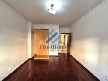 Apartamento para Venda em Agualva e Mira-Sintra