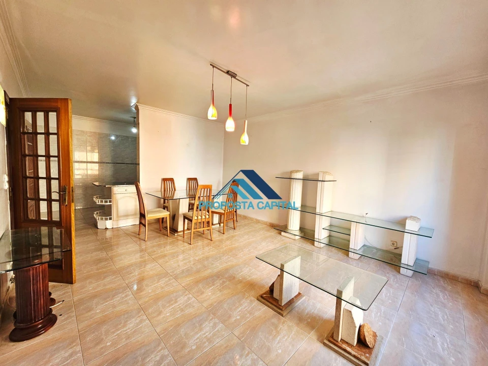 Apartamento T2 para Venda em Agualva e Mira-Sintra Foto 9