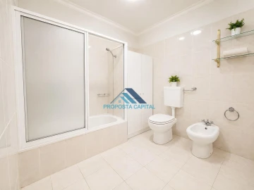 Apartamento T2 para Venda em Agualva e Mira-Sintra