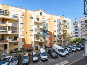 Apartamento T2 para Venda em Agualva e Mira-Sintra