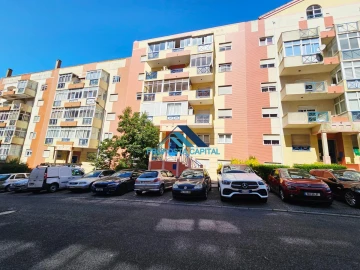 Apartamento T2 para Venda em Agualva e Mira-Sintra