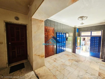 Apartamento T2 para Venda em Agualva e Mira-Sintra