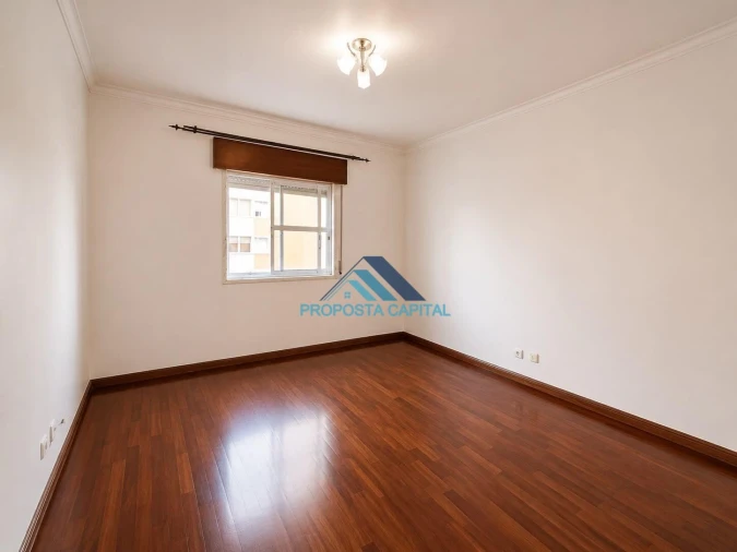 Apartamento T2 para Venda em Agualva e Mira-Sintra Foto 14