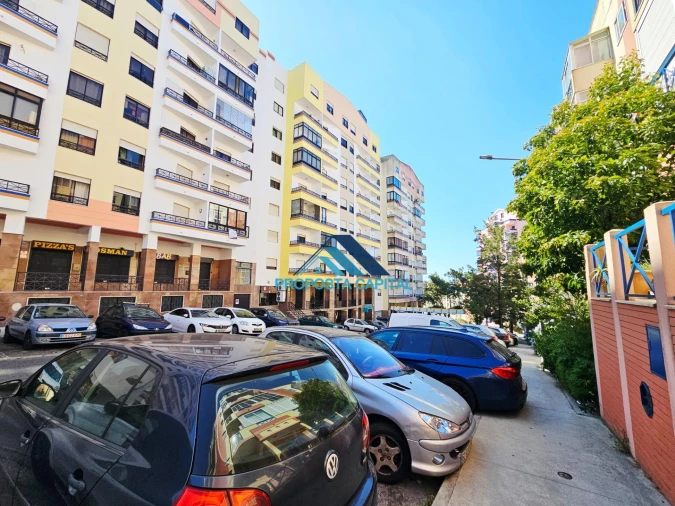 Apartamento T2 para Venda em Agualva e Mira-Sintra Foto 24