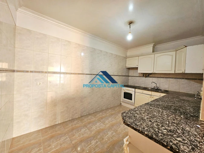 Apartamento T2 para Venda em Agualva e Mira-Sintra Foto 6