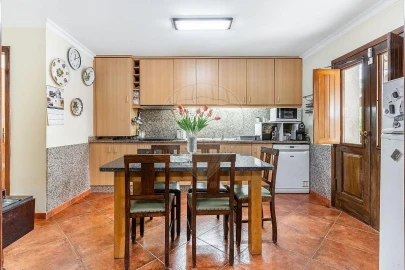Moradia T4 para Venda em Calvos e Frades
