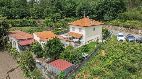 Moradia T4 para Venda em Calvos e Frades