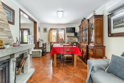 Moradia T4 para Venda em Calvos e Frades