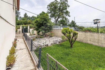 Moradia T4 para Venda em Calvos e Frades