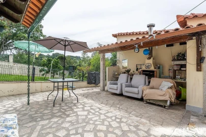 Moradia T4 para Venda em Calvos e Frades