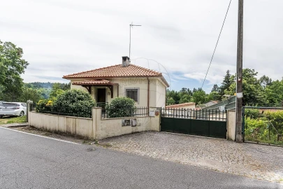 Moradia T4 para Venda em Calvos e Frades