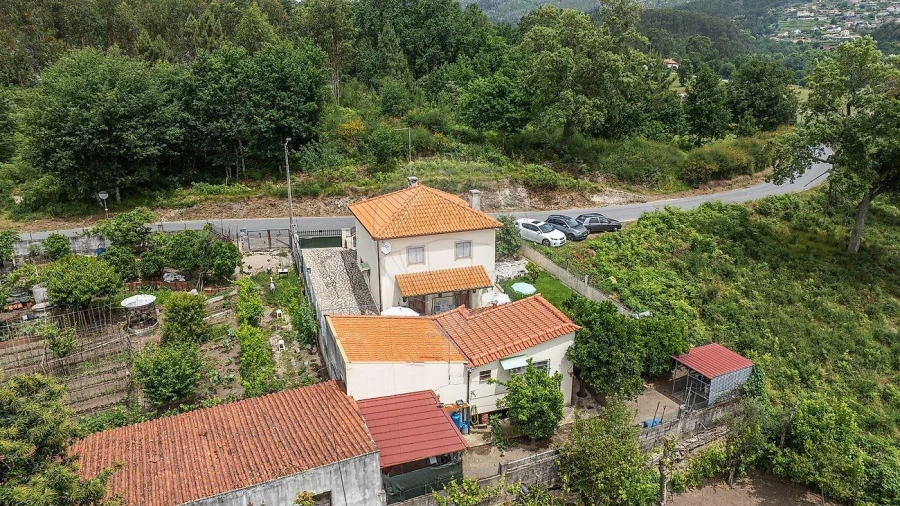 Moradia T4 para Venda em Calvos e Frades Foto 2