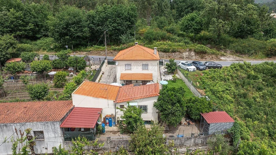 Moradia T4 para Venda em Calvos e Frades Foto 3