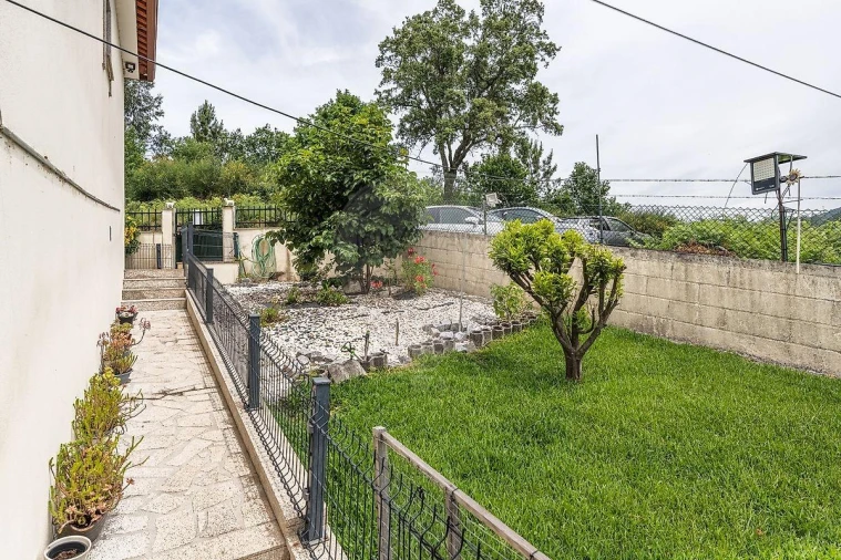 Moradia T4 para Venda em Calvos e Frades Foto 32