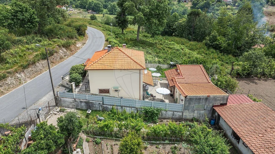Moradia T4 para Venda em Calvos e Frades Foto 5