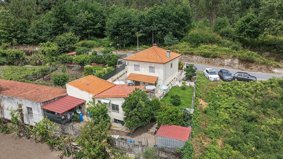 Moradia T4 para Venda em Calvos e Frades Foto 6
