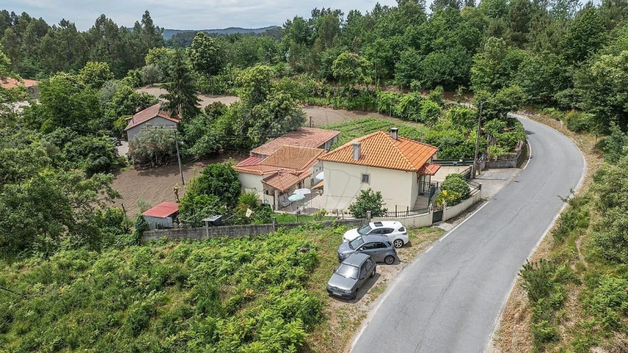 Moradia T4 para Venda em Calvos e Frades Foto 7