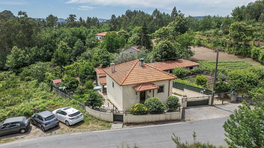 Moradia T4 para Venda em Calvos e Frades Foto 9