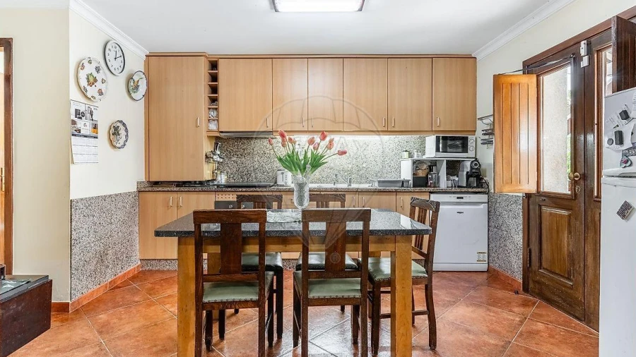 Moradia T4 para Venda em Calvos e Frades