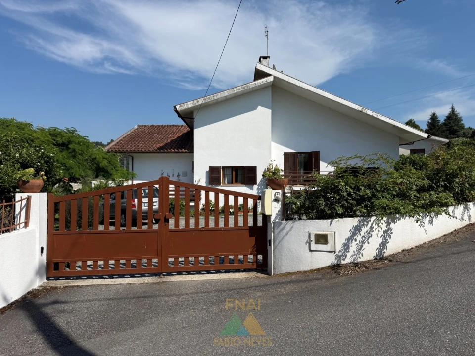 Moradia T4 para Venda em Bravães Foto 4