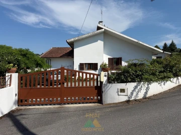 Moradia T4 para Venda em Bravães