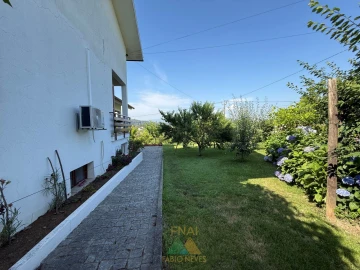 Moradia T4 para Venda em Bravães
