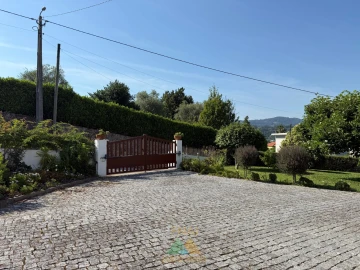 Moradia T4 para Venda em Bravães
