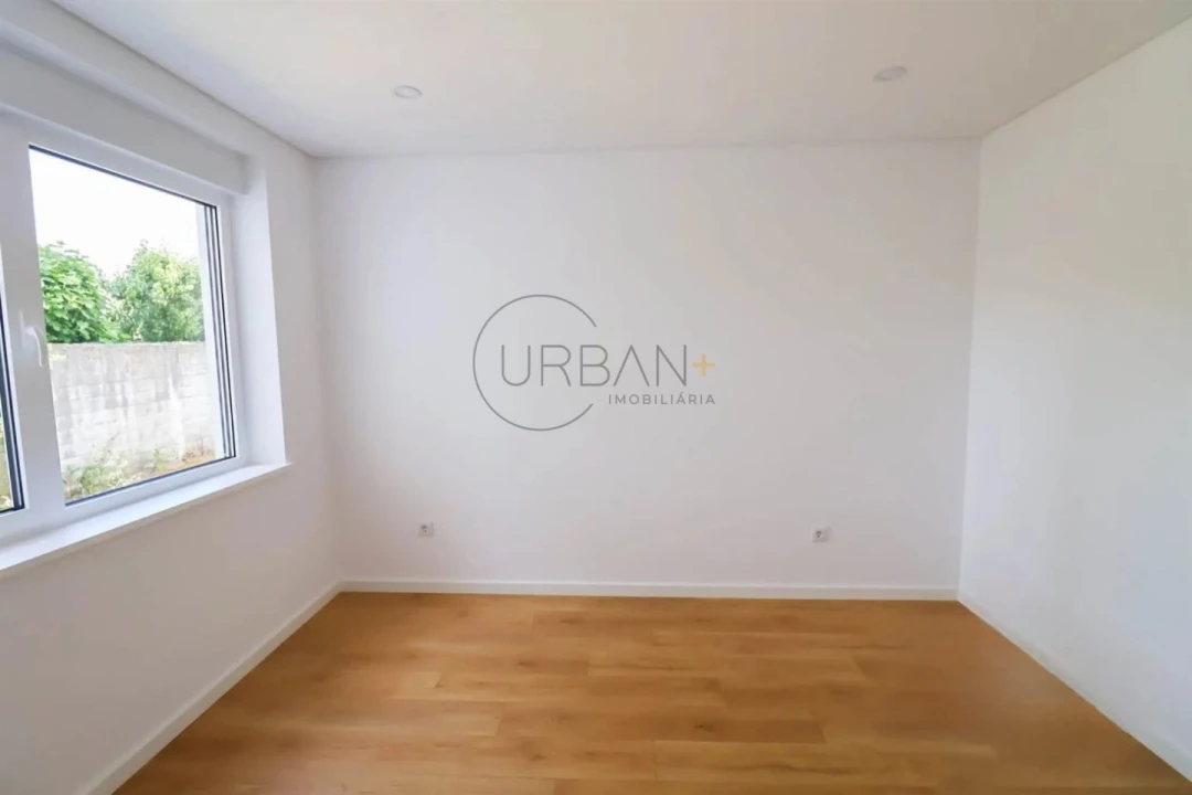 Apartamento T1 para Venda em Viseu Foto 5