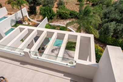 Moradia T4 para Venda em Santa Barbara de Nexe