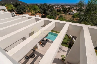 Moradia T4 para Venda em Santa Barbara de Nexe
