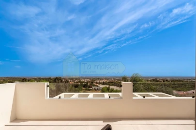Moradia T4 para Venda em Santa Barbara de Nexe