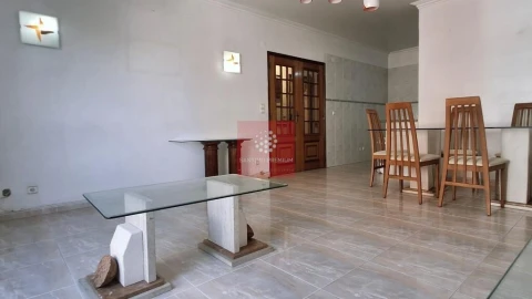 Apartamento T2 para Venda em Algueirão-Mem Martins