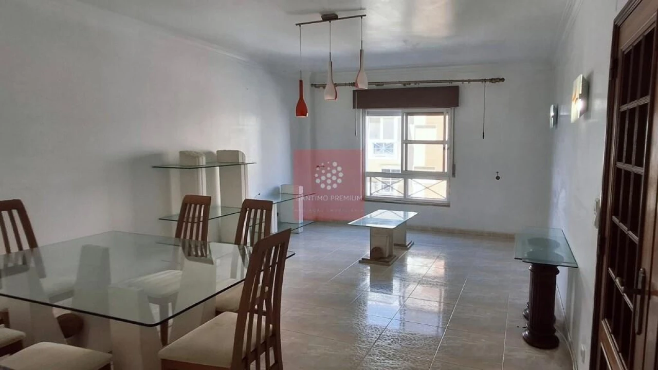Apartamento T2 para Venda em Algueirão-Mem Martins Foto 1