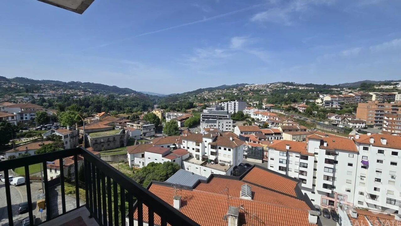 Apartamento T2 para Arrendamento em Amarante (São Gonçalo), Madalena, Cepelos e Gatão Foto 10