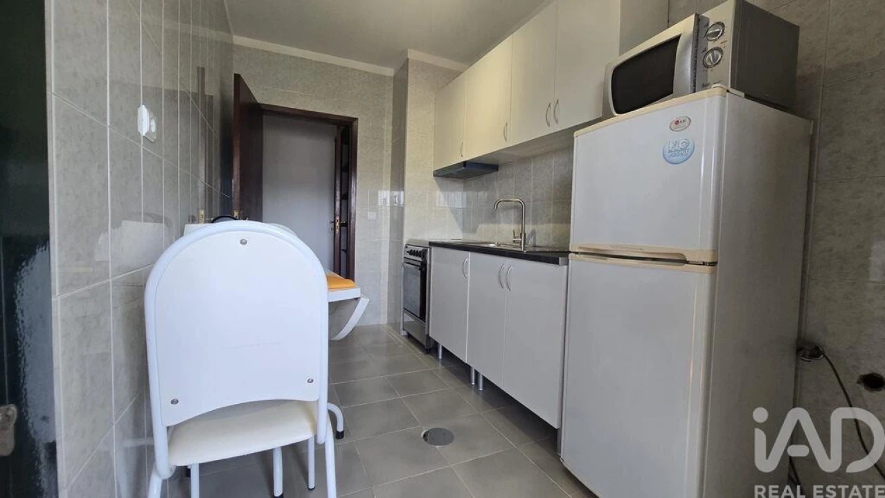 Apartamento T2 para Arrendamento em Amarante (São Gonçalo), Madalena, Cepelos e Gatão Foto 2
