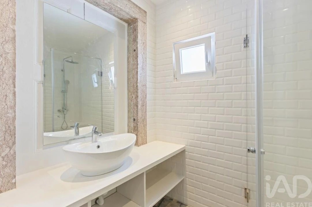 Apartamento T1 para Arrendamento em Santa Maria, São Pedro e Matacães Foto 2