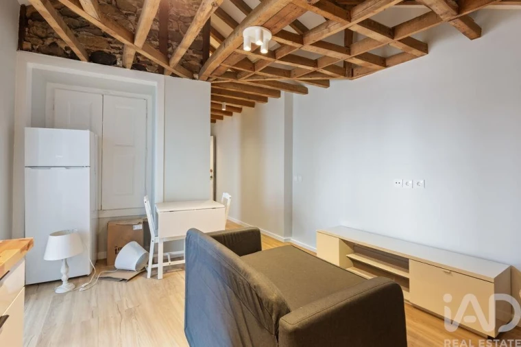 Apartamento T1 para Arrendamento em Santa Maria, São Pedro e Matacães Foto 8