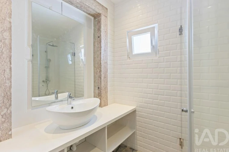 Apartamento T1 para Arrendamento em Santa Maria, São Pedro e Matacães Foto 2