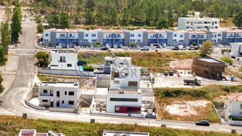 Moradia T3 para Venda em Santa Maria, São Pedro e Matacães
