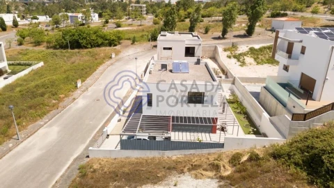 Moradia T3 para Venda em Santa Maria, São Pedro e Matacães