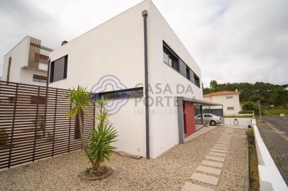 Moradia T3 para Venda em Santa Maria, São Pedro e Matacães