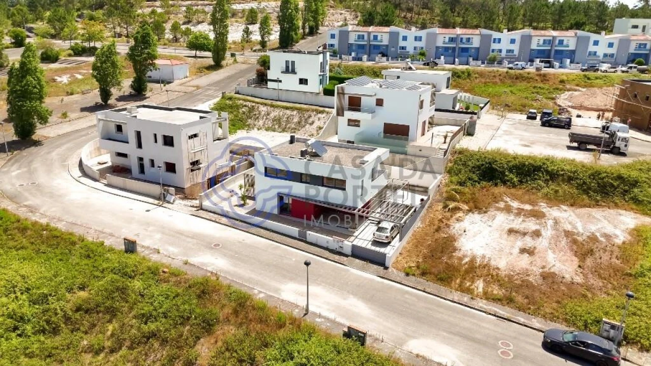 Moradia T3 para Venda em Santa Maria, São Pedro e Matacães Foto 4