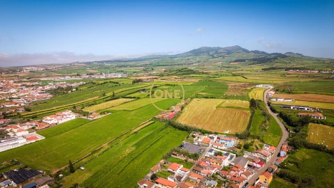 Moradia T11 para Venda em Arrifes