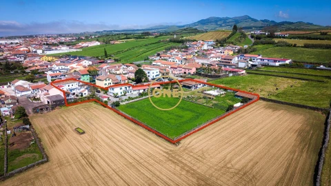 Moradia T11 para Venda em Arrifes