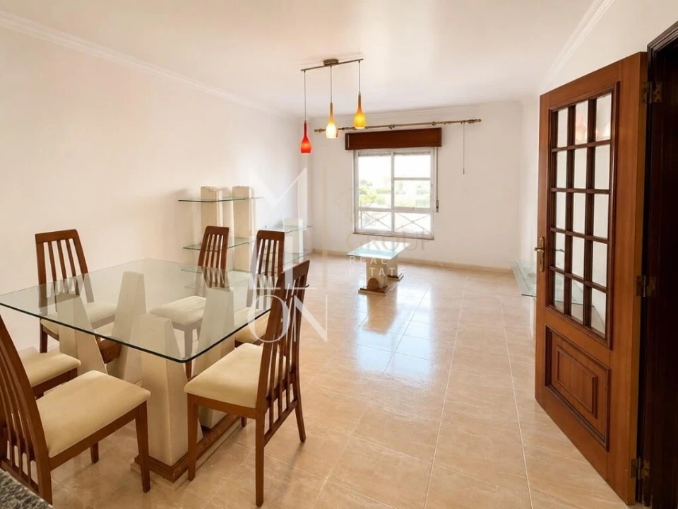 Apartamento T2 para Venda em Algueirão-Mem Martins Foto 1