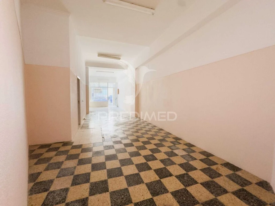 Loja para Arrendamento em Almada, Cova da Piedade, Pragal e Cacilhas Foto 4