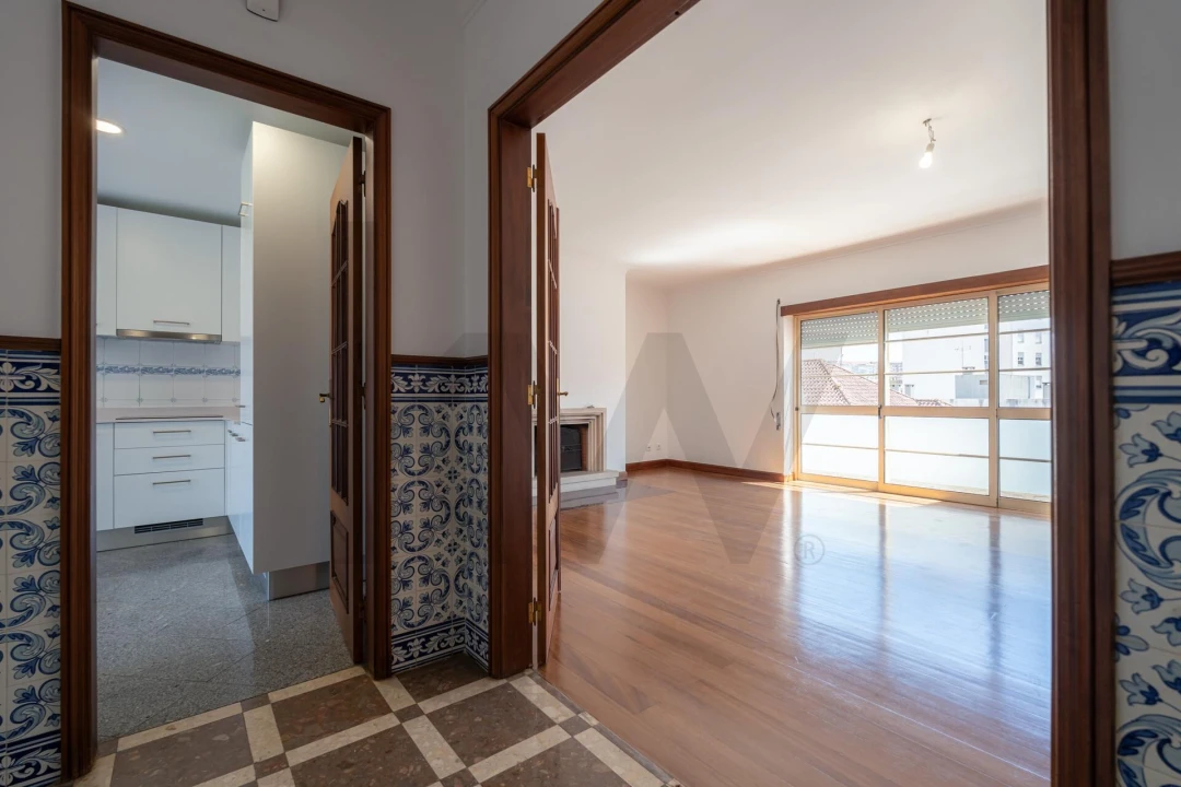 Apartamento T3 para Venda em Santo Antonio dos Olivais Foto 3