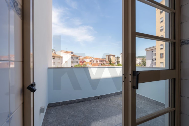 Apartamento T3 para Venda em Santo Antonio dos Olivais Foto 21