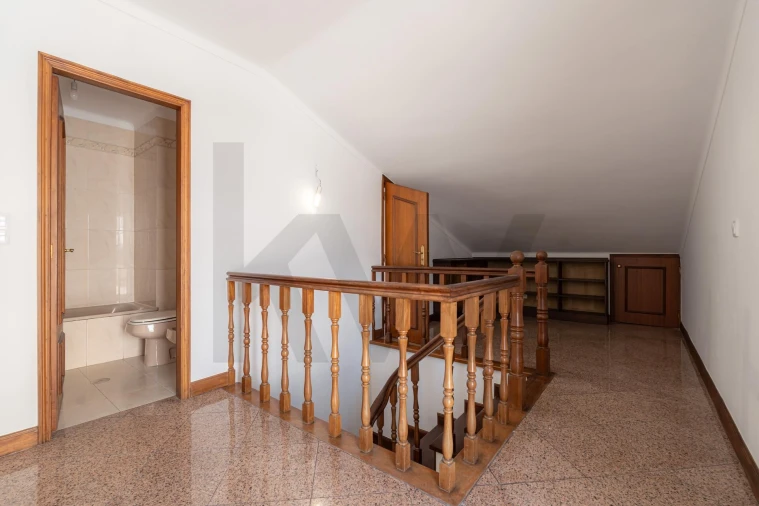 Apartamento T3 para Venda em Santo Antonio dos Olivais Foto 17