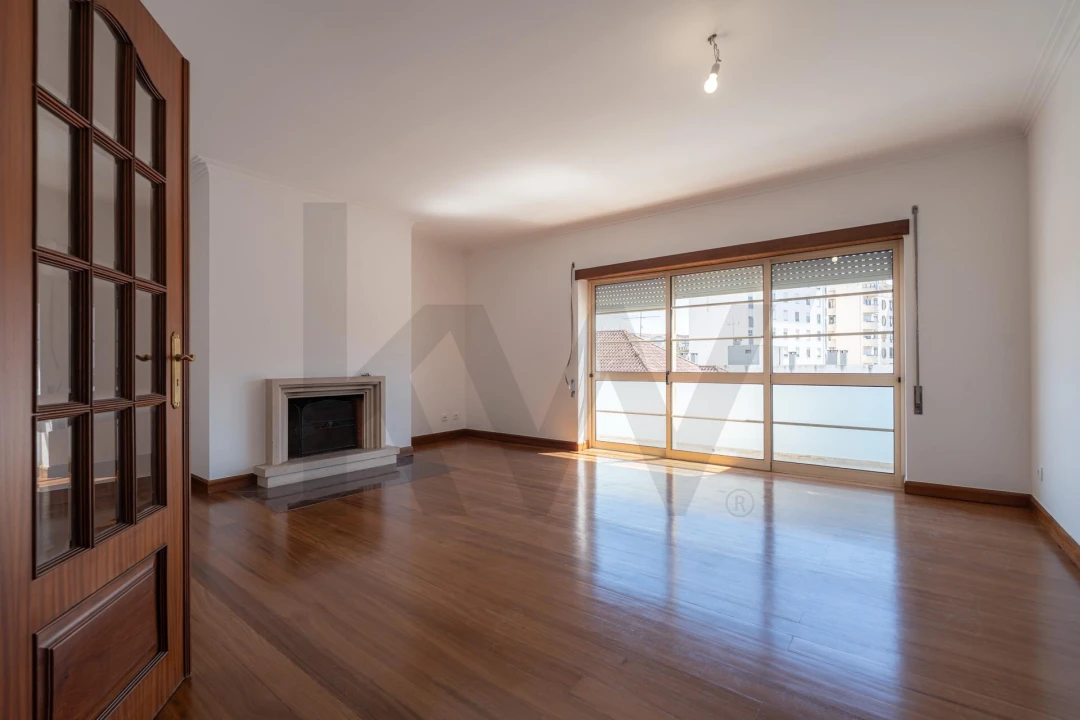 Apartamento T3 para Venda em Santo Antonio dos Olivais Foto 5